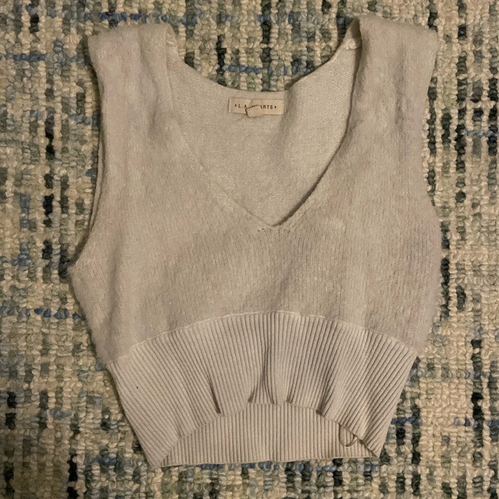 LA heart sleeveless sweater